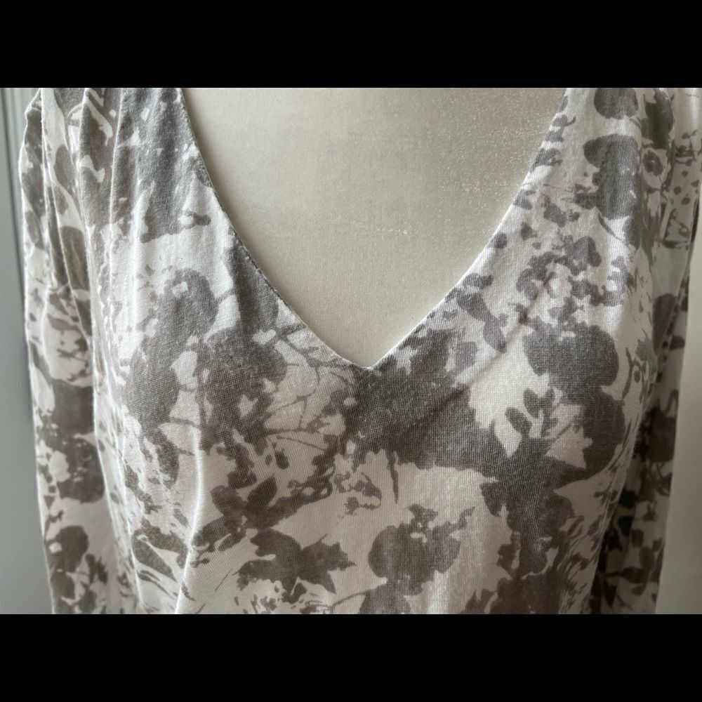 𝅺anthropologie Post stamp v-neck floral drop back tie  3/4 sleeve top Large - Picture 4 of 11